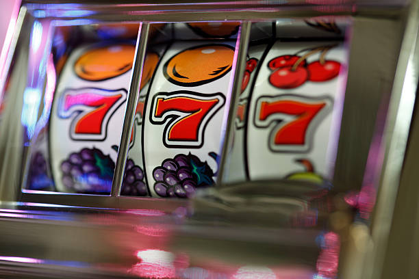 A Triple Seven Jackpot on a vintage slot machine Slot machine winner 777 jackpot photos stock pictures, royalty-free photos & images