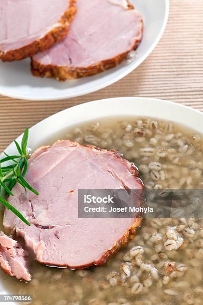 Foto de Sopa De Trigo Sarraceno Com Carne Defumada Groats e mais fotos de stock de Alecrim - Alecrim, Almoço, Carne