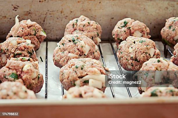 Polpette Raw - Fotografie stock e altre immagini di Alimentazione sana - Alimentazione sana, Arrosto - Portata principale, Carne