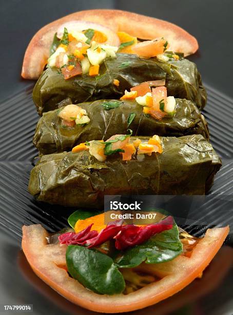 Dolmades Foto de stock y más banco de imágenes de Alimento - Alimento, Color negro, Comida giega