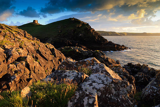 vue de la côte à port quin de cornwall - english quin photos et images de collection