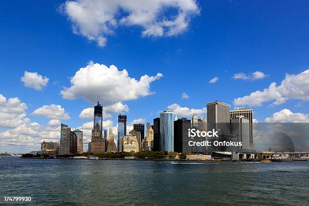 Vista A Battery Park Y Lower Manhattan Ciudad De Nueva York Foto de stock y más banco de imágenes de Aire libre