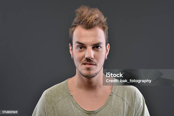 Hombre Expresiones Faciales Foto de stock y más banco de imágenes de Actitud - Actitud, Actuar, Adolescencia