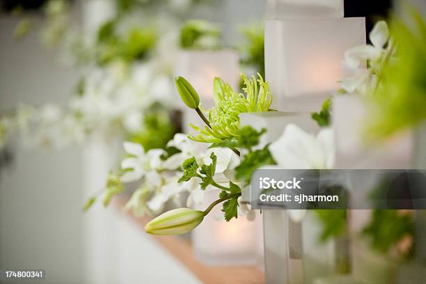 Simple Suave Flores Para Bodas Decoración Con Velas Foto de stock y más banco de imágenes de Amor - Sentimiento