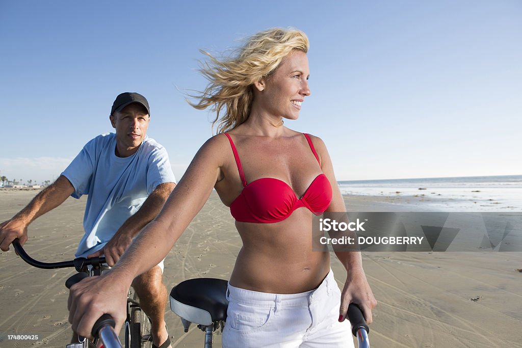 aty de vacaciones en la playa - Foto de stock de 30-34 años libre de derechos