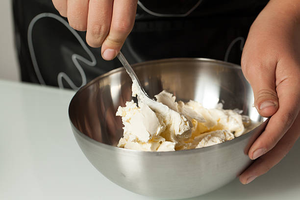 подросток руки amalgamating маскарпоне в миску - dessert tiramisu gourmet food стоковые фото и изображения