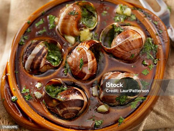 Photo libre de droit de Cassolette Descargots banque d'images et plus d'images libres de droit de Cuisine française - Cuisine française, Ail - Légume à bulbe, Aliment