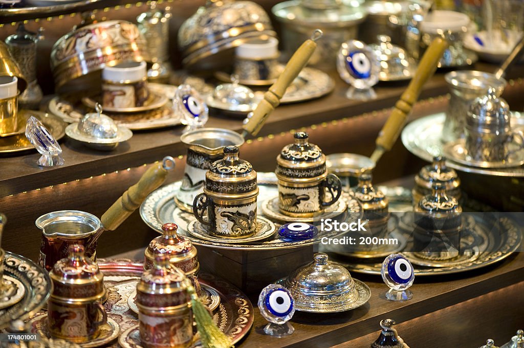 pot et tasse de café turc dans le Grand bazar d'Istanbul, en Turquie - Photo de Aliments et boissons libre de droits