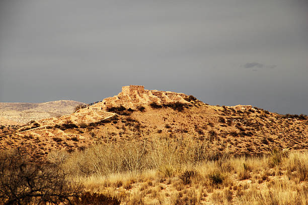 monumento nacional tuzigoot ruína - tuzigoot national monument building feature wall architectural feature imagens e fotografias de stock