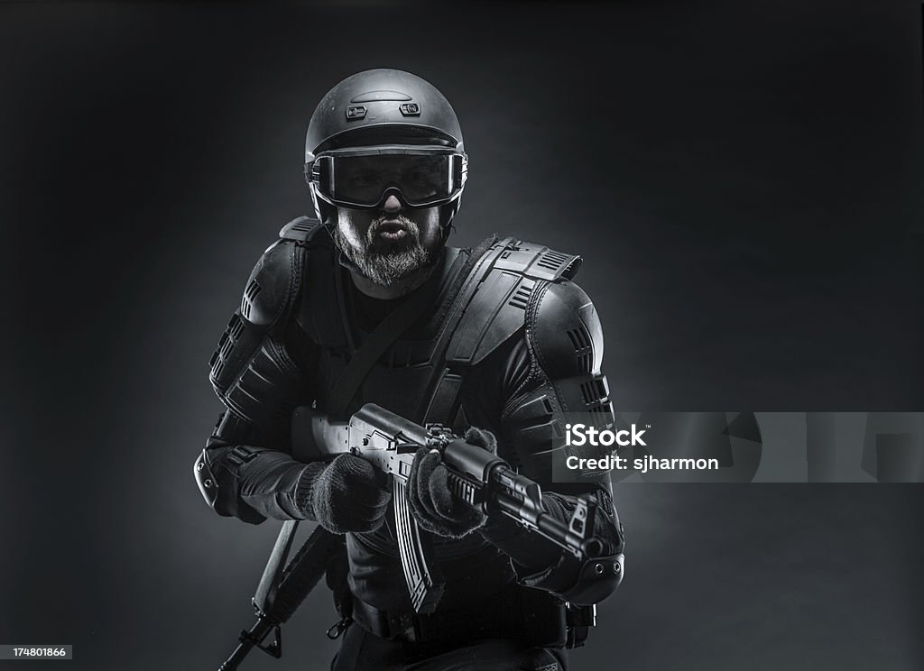 Pronto per lotta contro il terrorismo, il Soldier personale - Foto stock royalty-free di AK-47