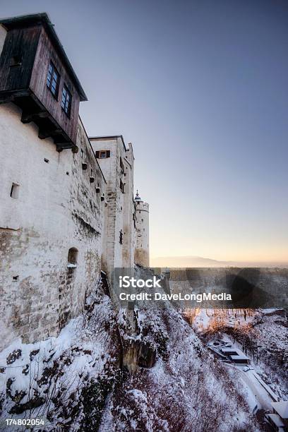 Fortezza Di Hohensalzburg In Inverno - Fotografie stock e altre immagini di Ambientazione esterna - Ambientazione esterna, Ambientazione tranquilla, Architettura