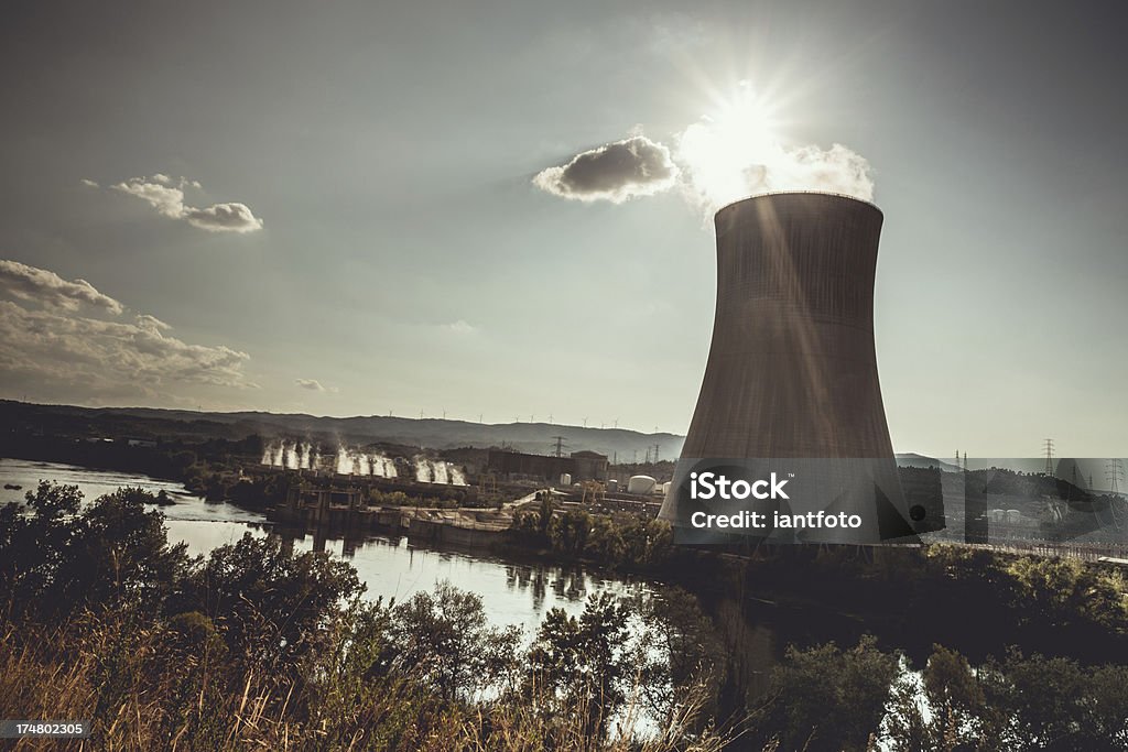 Centrale nucleare. - Foto stock royalty-free di Organizzazione - Concetto