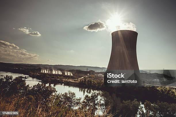 Centrale Nucleare - Fotografie stock e altre immagini di Organizzazione - Concetto - Organizzazione - Concetto, Segnale di pericolo di radiazioni, Spagna