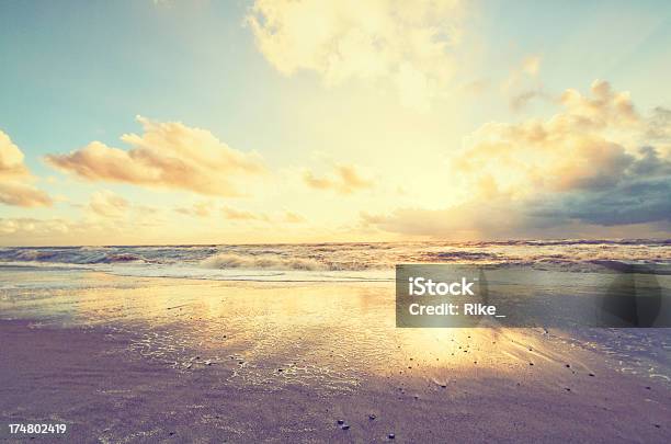 Después De La Tormenta En El Mar Foto de stock y más banco de imágenes de Agua - Agua, Aire libre, Ancho