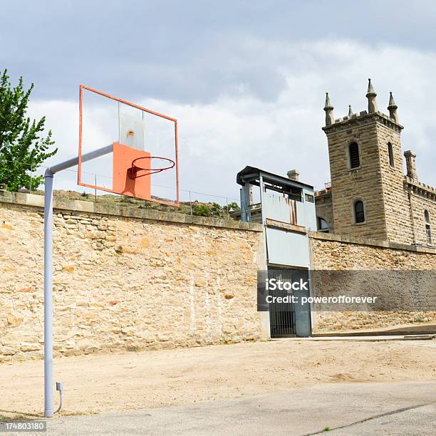 Alte Gefängnis Yard Basketball Stockfoto und mehr Bilder von Alt - Alt, Altertümlich, Außenaufnahme von Gebäuden