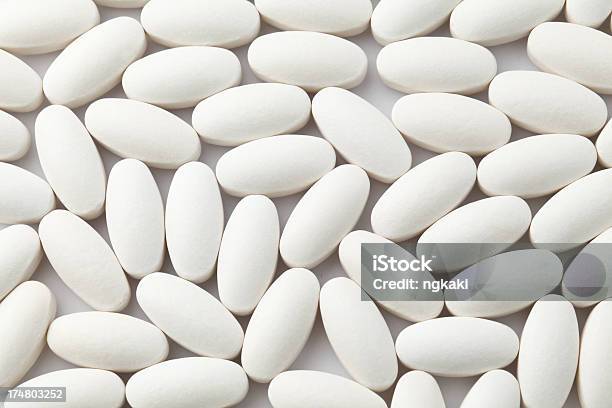 Branco Comprimido - Fotografias de stock e mais imagens de Alimentação Saudável - Alimentação Saudável, Analgésico, Aspirina