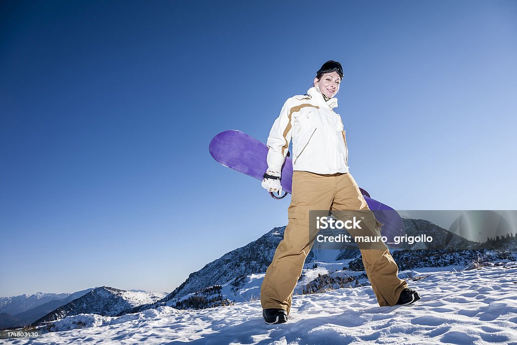 Mulher com Snowboard - Foto de stock de Adulto royalty-free