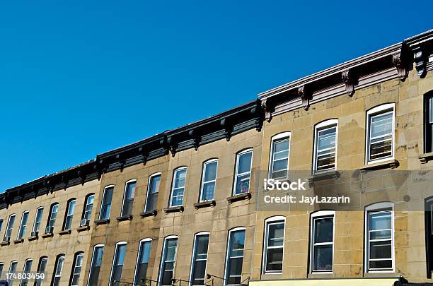 Fila De Los Edificios De Apartamentos Fort Greene Brooklyn Nueva York Foto de stock y más banco de imágenes de Brooklyn - Nueva York