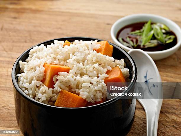 Brauner Reis Mit Süßkartoffeln Widmen Stockfoto und mehr Bilder von Dampfkochen - Dampfkochen, Faltenreduktion, Fotografie