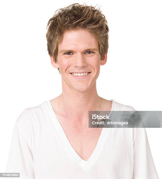 Lächelnder Junger Mann Im Hemd Mit Vausschnitt Stockfoto und mehr Bilder von 25-29 Jahre - 25-29 Jahre, Aufregung, Ausgebleicht