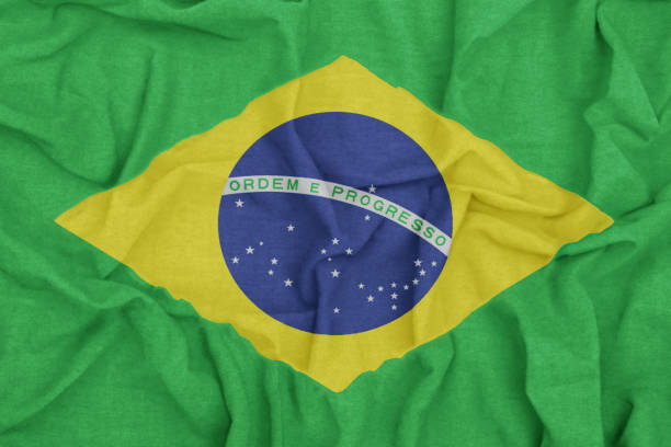 бразильский флаг с яркими цветами и тканевым фоном - minas gerais state flag brazilian flag brazil стоковые фото и изображения