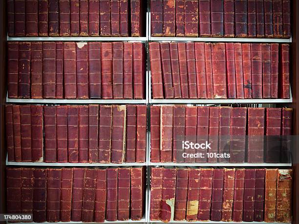 Foto de Livros Antigos e mais fotos de stock de Estante de Livro - Estante de Livro, Sistema Legal, Antigo