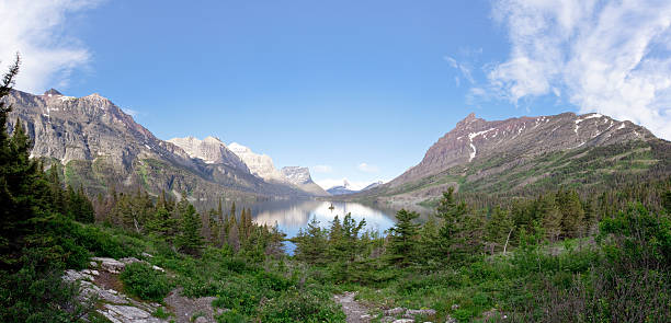 saint mary's lake - lake us glacier national park cloudscape cloud imagens e fotografias de stock