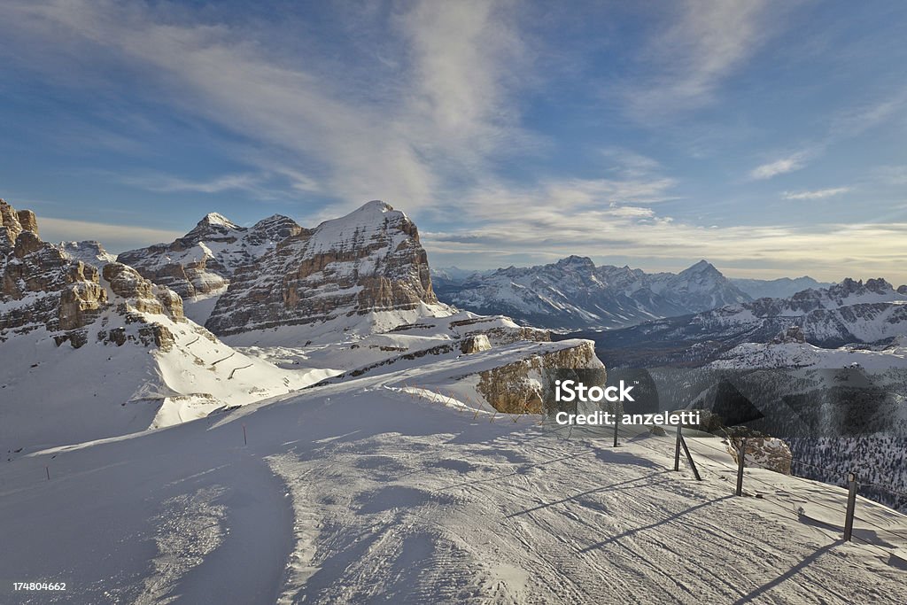 Widokiem na Dolomity w Cortina d'Ampezzo - Zbiór zdjęć royalty-free (Belluno)