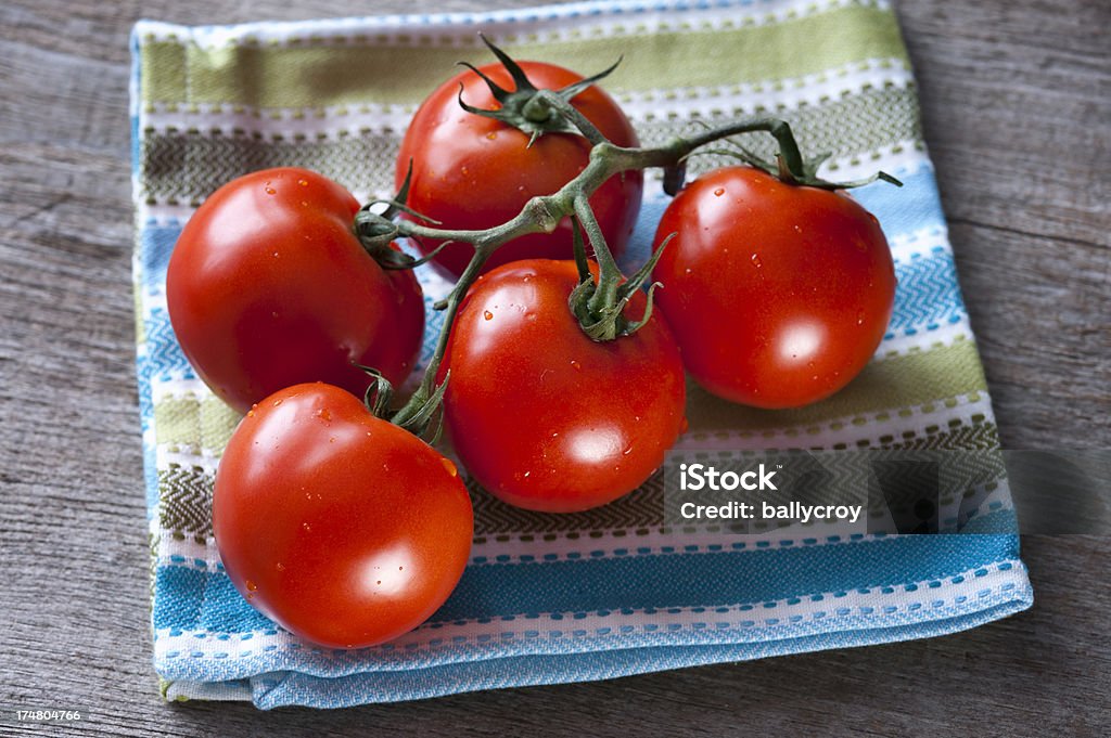 Tomates na Vine - Foto de stock de Alimentação Saudável royalty-free