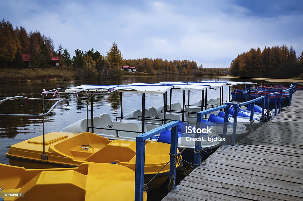 Lago barca autunno - Foto stock royalty-free di Acqua