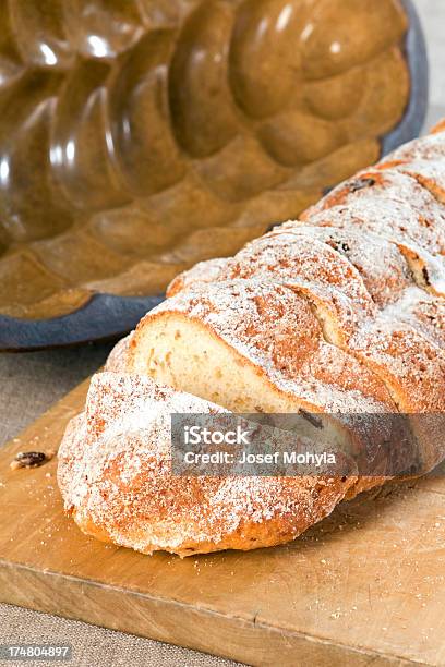 Natale Stollen - Fotografie stock e altre immagini di Bianco - Bianco, Close-up, Composizione verticale