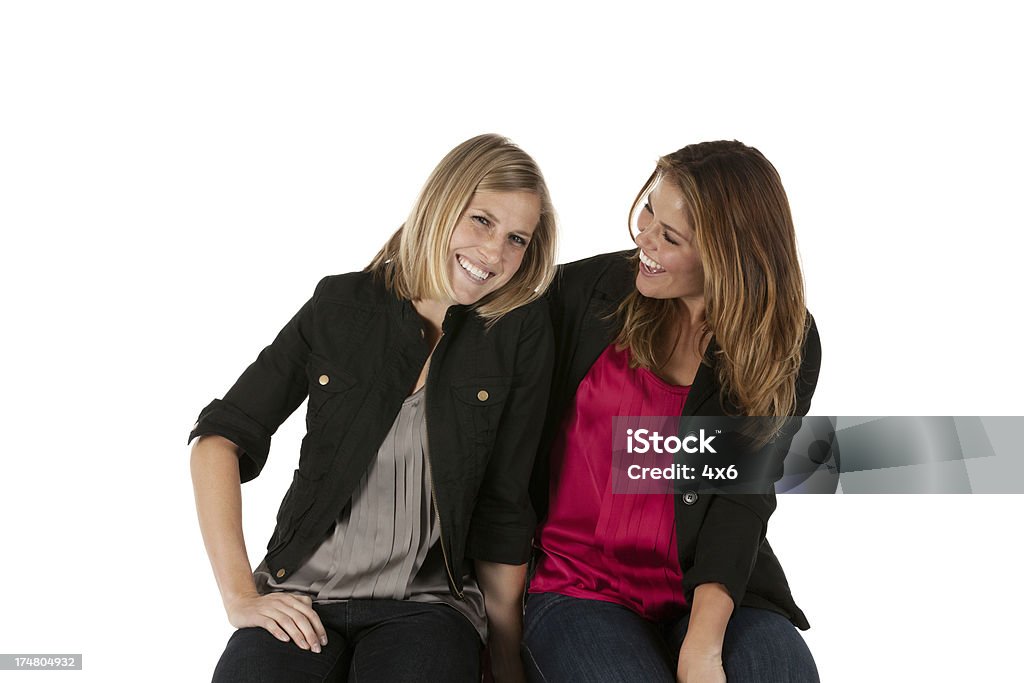 Felice femmina amici - Foto stock royalty-free di Abbigliamento casual