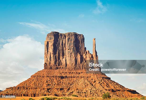 Foto de West Luva Butte De Monument Valley e mais fotos de stock de Arenito - Arenito, Arenito Navajo, Arizona
