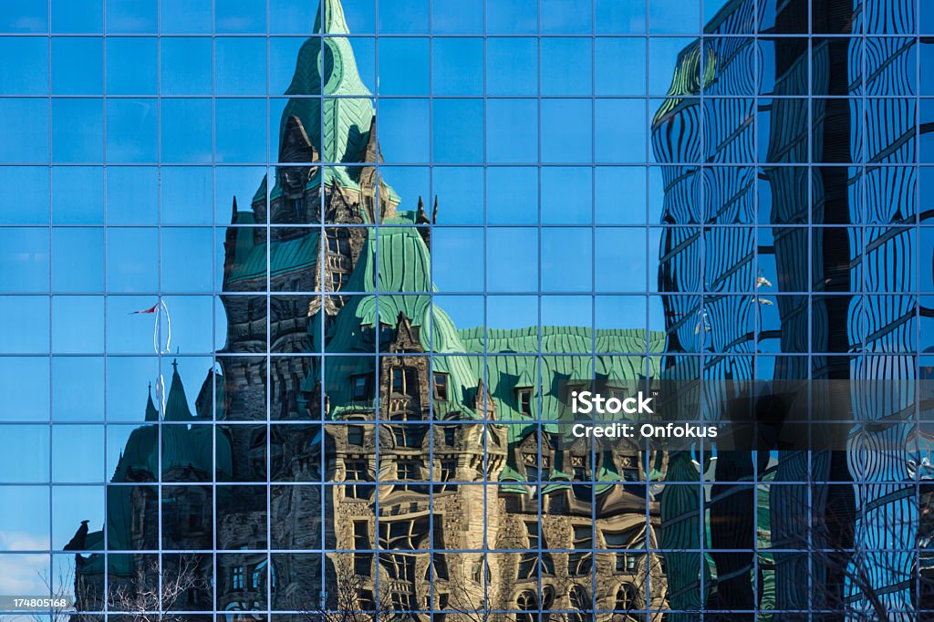 Parlamento canadese House riflessi sull'edificio, Ottawa, in Canada. - Foto stock royalty-free di Ottawa