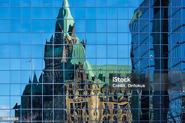 Parlamento Canadese House Riflessi Sulledificio Ottawa In Canada - Fotografie stock e altre immagini di Ottawa