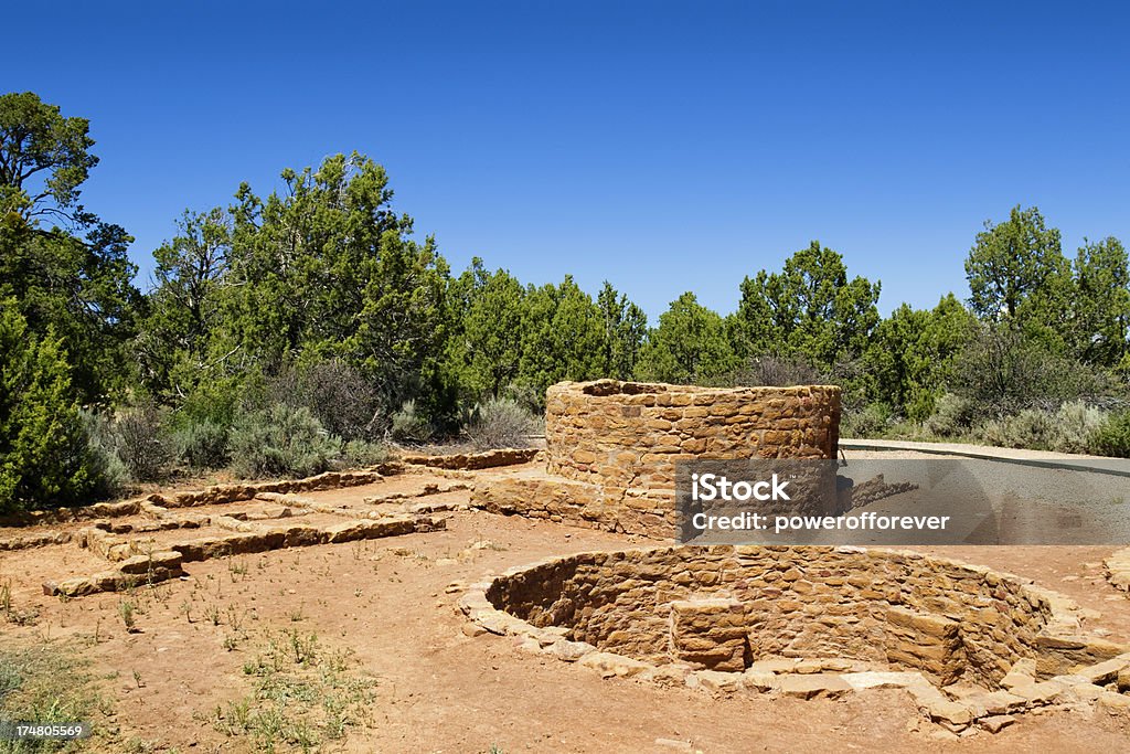 Loin ruines Tower avec vue sur la Parc National de Mesa Verde, dans le Colorado - Photo de Antique libre de droits
