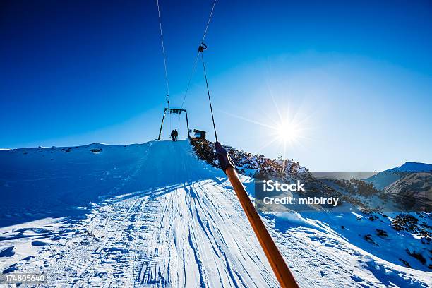 Winter Ski Resort Foto de stock y más banco de imágenes de Aire libre - Aire libre, Belleza de la naturaleza, Blanco - Color