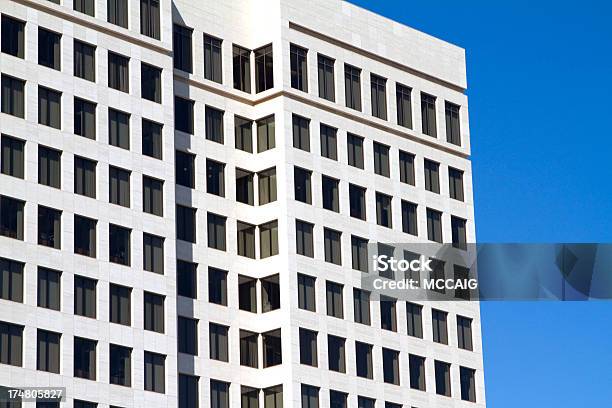 Foto de Office Edifício e mais fotos de stock de Arranha-céu - Arranha-céu, Califórnia, Condado de Orange - Sul da Califórnia