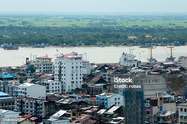 Yangon Vista Sulla Città E Sul Fiume Ayeyarwady - Fotografie stock e altre immagini di Ambientazione esterna