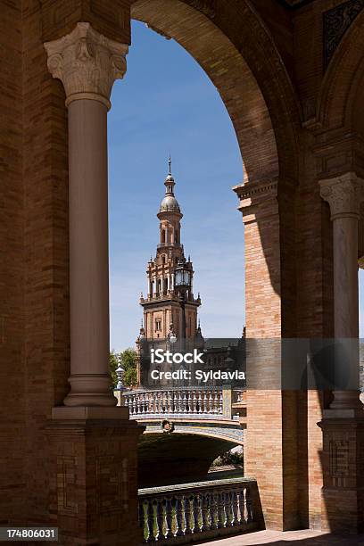 Edificio Español Sevilla Foto de stock y más banco de imágenes de Aire libre - Aire libre, Arco - Característica arquitectónica, Arquitectura