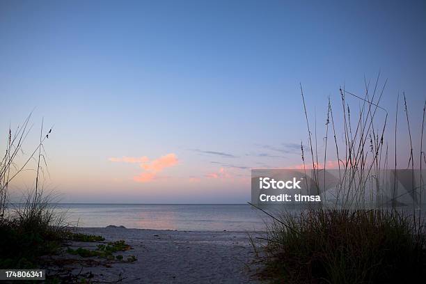 Photo libre de droit de Tôt Le Matin Peak Sur Locéan banque d'images et plus d'images libres de droit de Baie - Eau - Baie - Eau, Bleu, Ciel