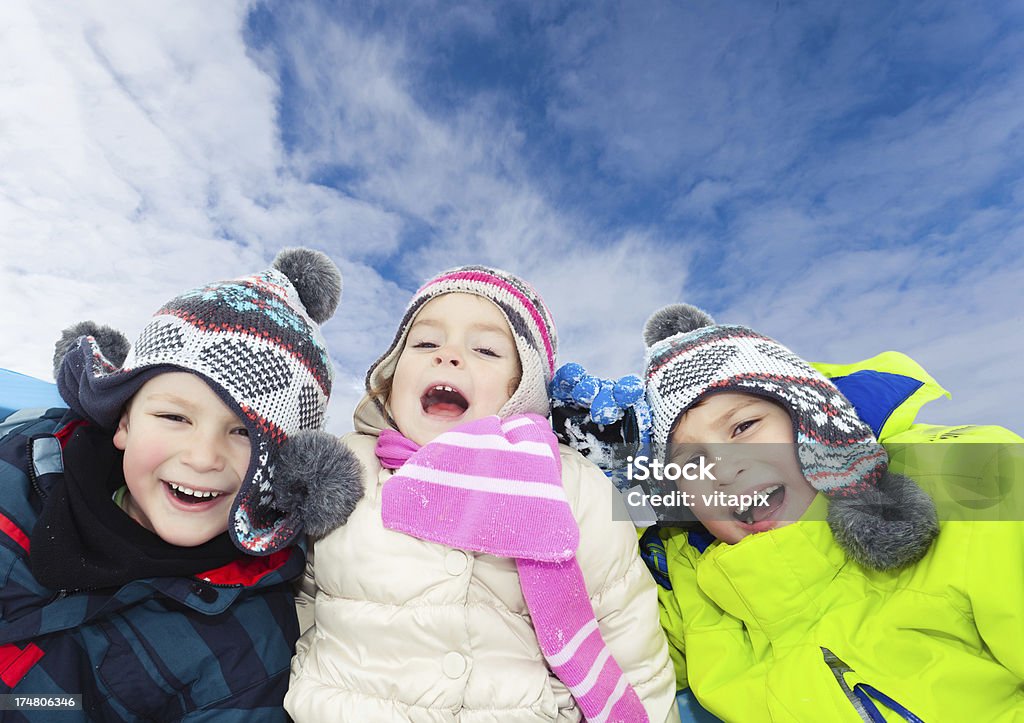 Glückliche Kinder im Freien - Lizenzfrei Berühren Stock-Foto