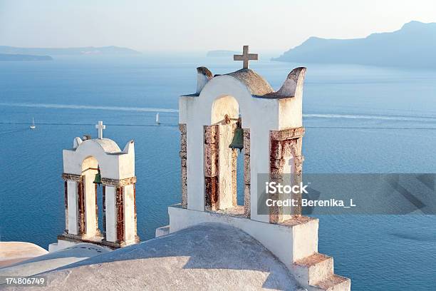 На Санторини Греция — стоковые фотографии и другие картинки Башня - Башня, Без людей, Белый