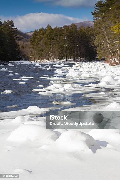 Inverno Sacandaga Fiume - Fotografie stock e altre immagini di Acqua - Acqua, Acqua fluente, Albero