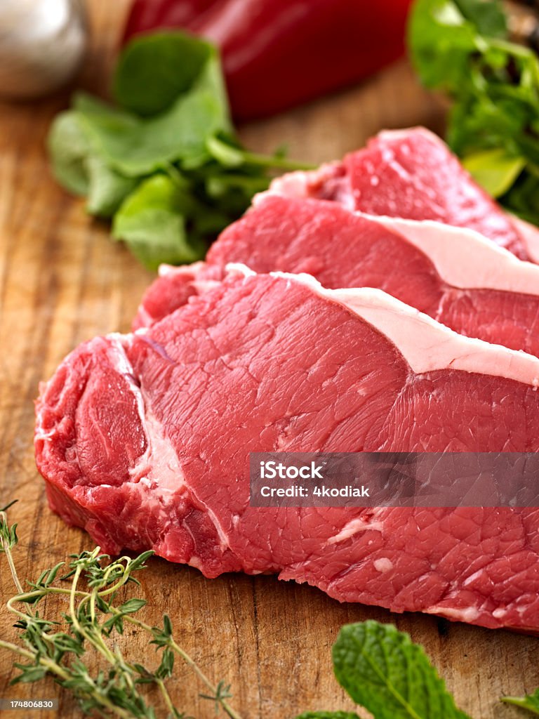 Materias primas bistec Nueva York - Foto de stock de Bistec libre de derechos