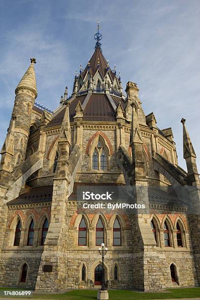 Parlamento Canadiano Da Parte De Trás - Fotografias de stock e mais imagens de Azul - Azul, Canadá, Cor verde