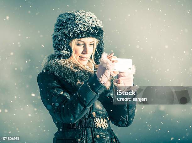 Inverno Da Sogno - Fotografie stock e altre immagini di Capelli biondi - Capelli biondi, Donne, Sensualità
