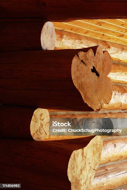 Architettura Astratto Log Cabin - Fotografie stock e altre immagini di Albero - Albero, Albero spoglio, Ambientazione esterna