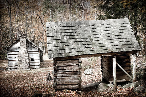 contenedor para maíz, roaring fork, montañas great smoky, gatlinburg tennessee, ee.uu. - house appalachian mountains architectural feature architectural styles fotografías e imágenes de stock