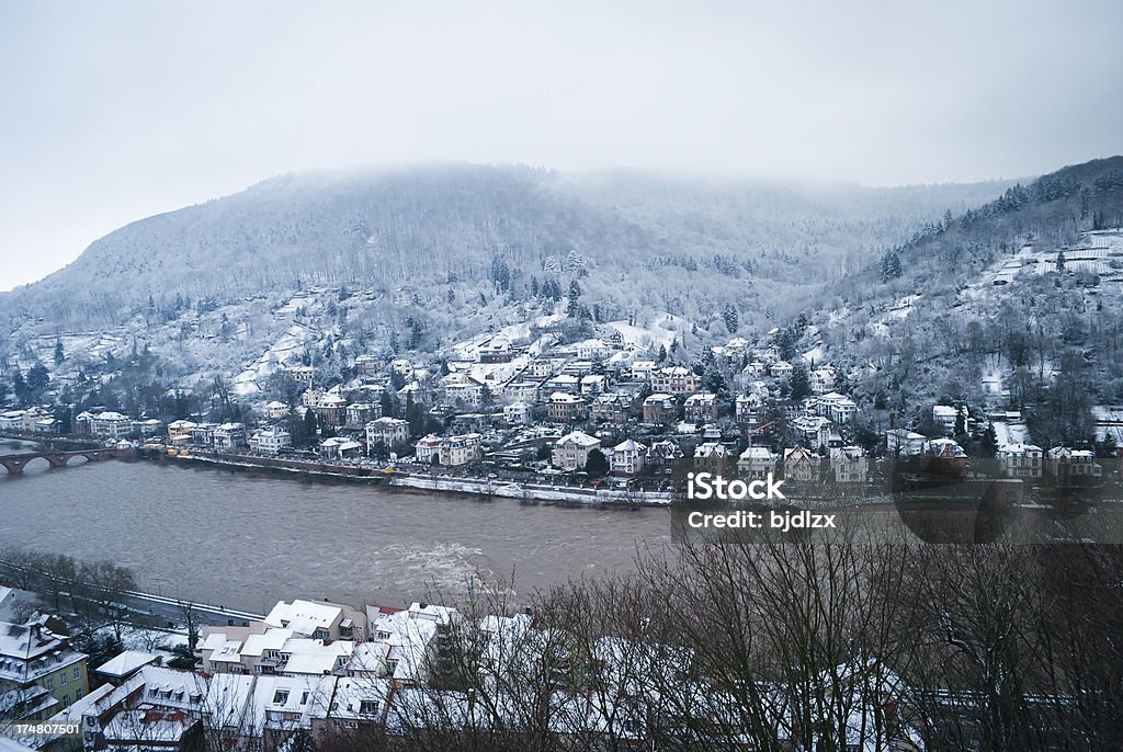 Cidade de montanha com neve - Royalty-free Ao Ar Livre Foto de stock